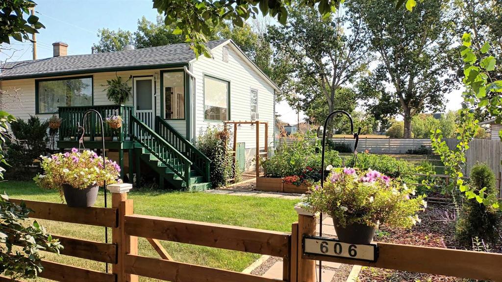 606 4 Street , A2332450, Alberta,