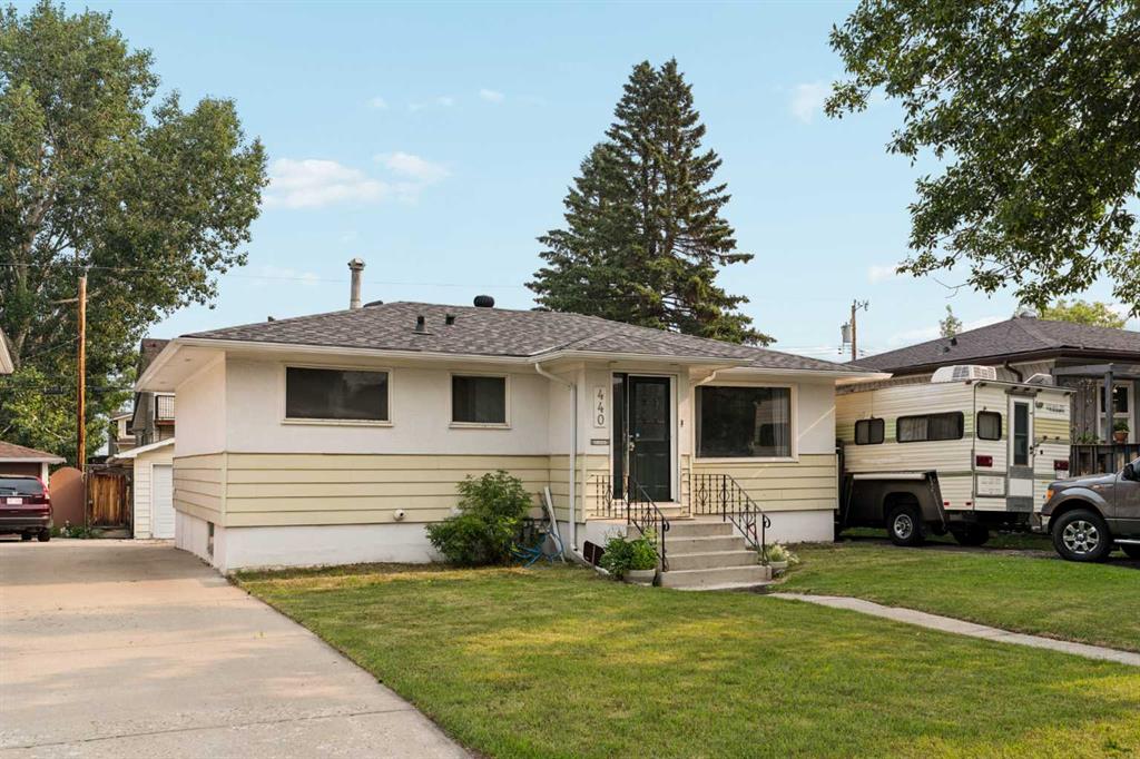 Second View of 440 36 Avenue NW, Highland Park, Calgary, Alberta, T2K 0C3