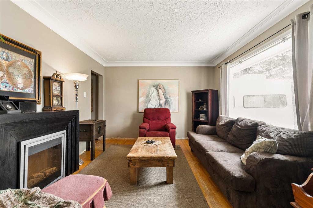 Third View of 440 36 Avenue NW, Highland Park, Calgary, Alberta, T2K 0C3