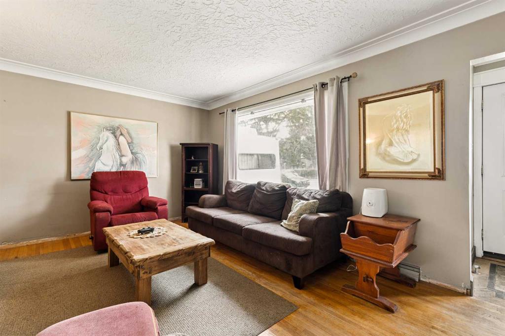Fourth View of 440 36 Avenue NW, Highland Park, Calgary, Alberta, T2K 0C3