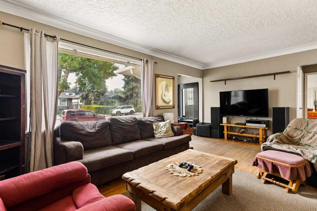 Fifth View of 440 36 Avenue NW, Highland Park, Calgary, Alberta, T2K 0C3