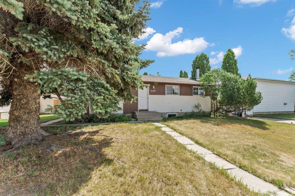 Third View of 2169 Hawke Crescent NE, Northeast Crescent Heights, Medicine Hat, Alberta, T1C 1J4