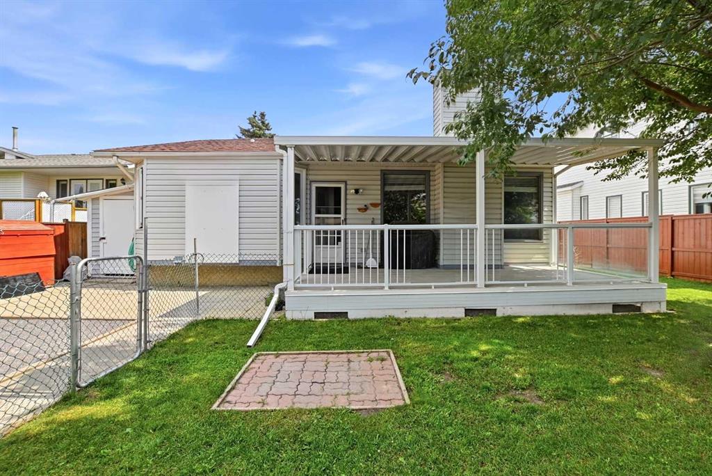 Fourth View of 206 Davison Drive , Deer Park Village, Red Deer, Alberta, T4R 2E6