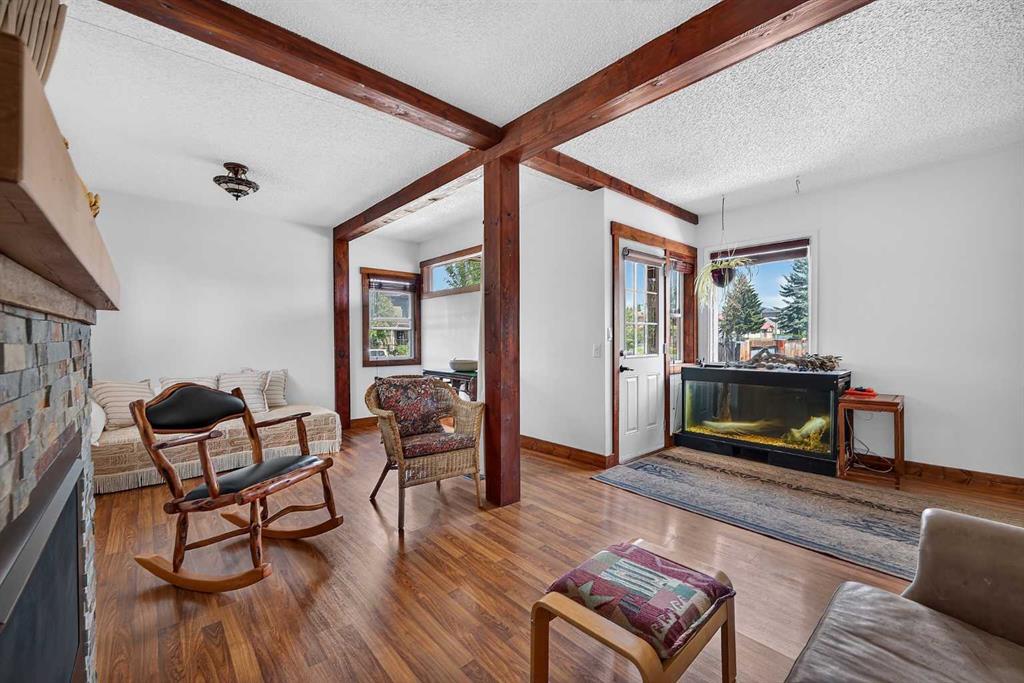 Fourth View of 241 25 Avenue NE, Tuxedo Park, Calgary, Alberta, T2E 1Y2