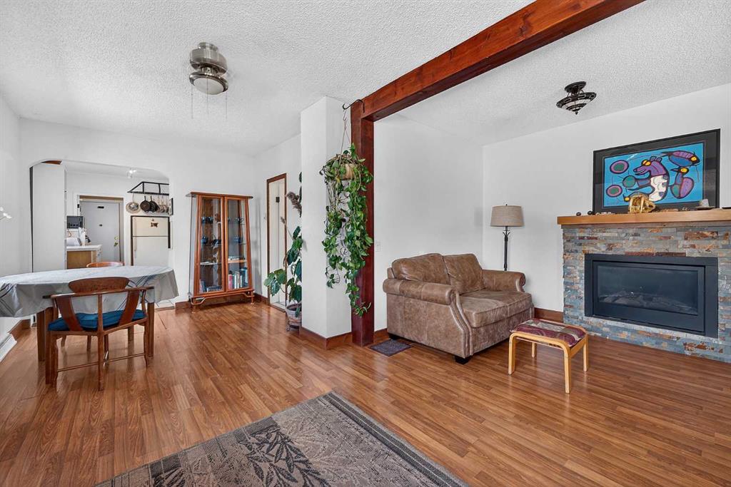 Fifth View of 241 25 Avenue NE, Tuxedo Park, Calgary, Alberta, T2E 1Y2
