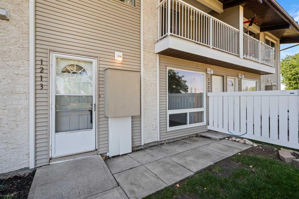 Fourth View of 1213, 200 Brookpark Drive SW, Braeside, Calgary, Alberta, T2W 3E5