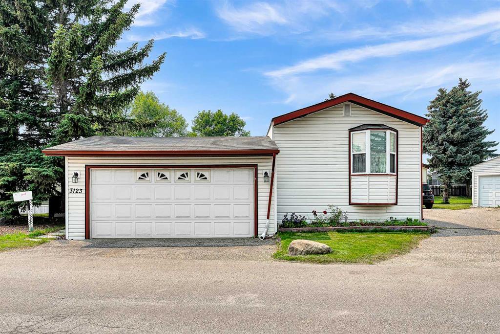 Third View of 3123 Burroughs Manor NE, Monterey Park, Calgary, Alberta, T1Y6R1