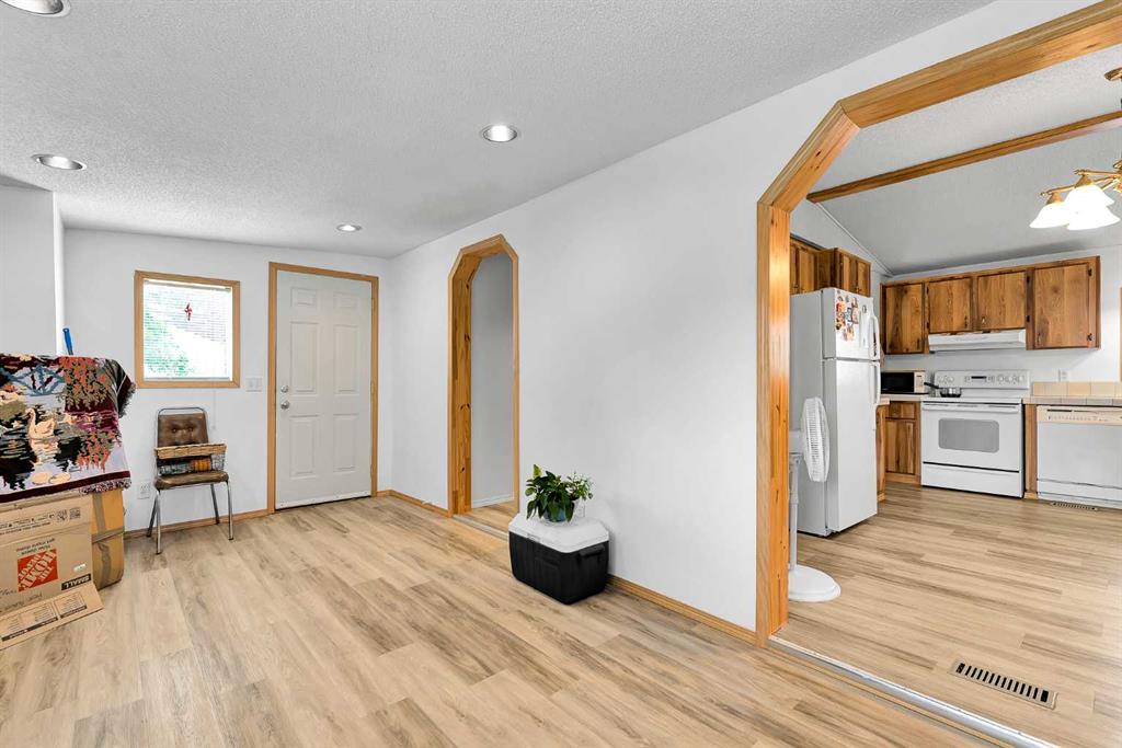 Fifth View of 3123 Burroughs Manor NE, Monterey Park, Calgary, Alberta, T1Y6R1
