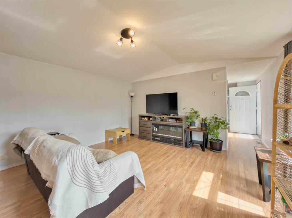 Fifth View of 74 - 801 232 Street , NONE, Hillcrest, Alberta, T0K1C0