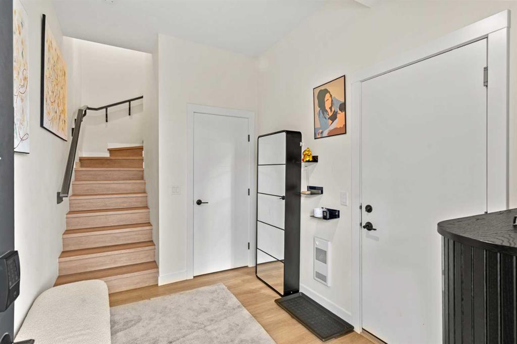 Fifth View of 105 Sovereign Common SW, Shaganappi, Calgary, Alberta, T3C 3Y3