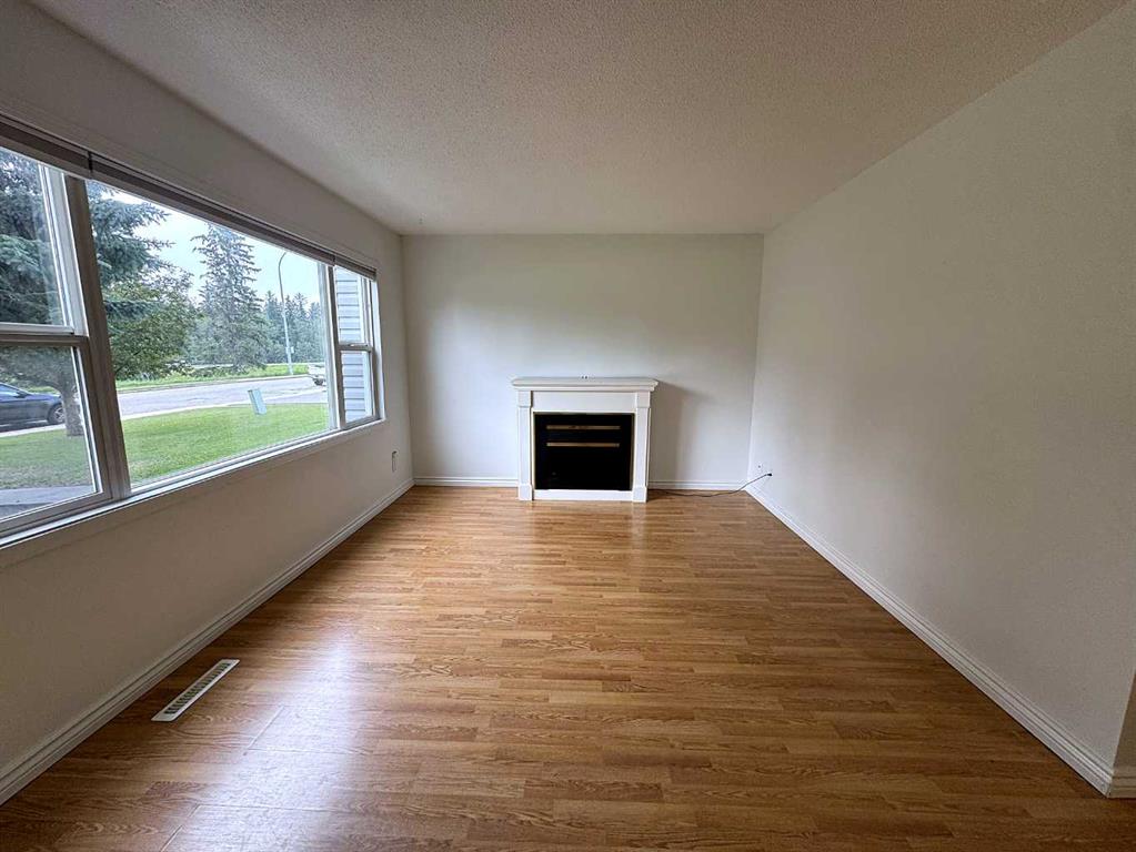 Fourth View of 1302, 4709 33 Street  , South Hill, Red Deer, Alberta, T4N 0N6