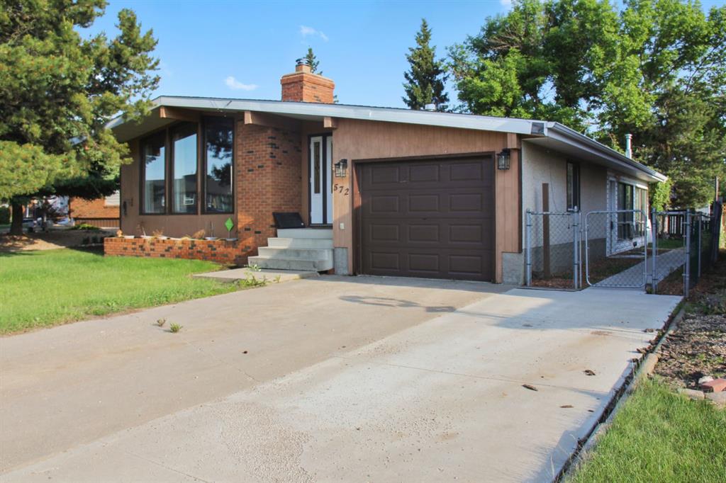 572 West Crescent , A2332880, Alberta,