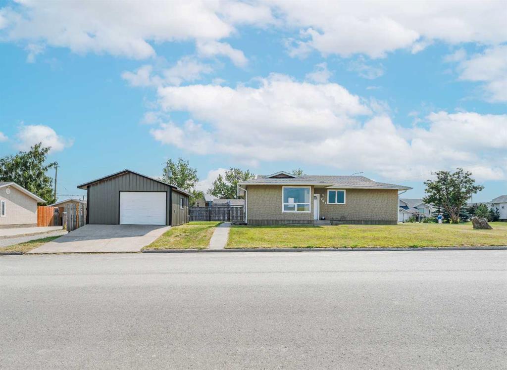 755 East Avenue , A2332922, Alberta,