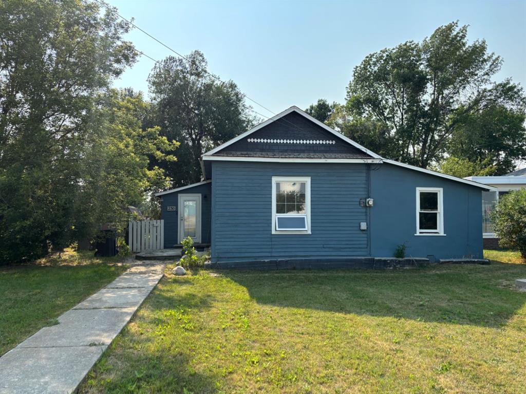 256 N 1 Street W, A2332976, Alberta,