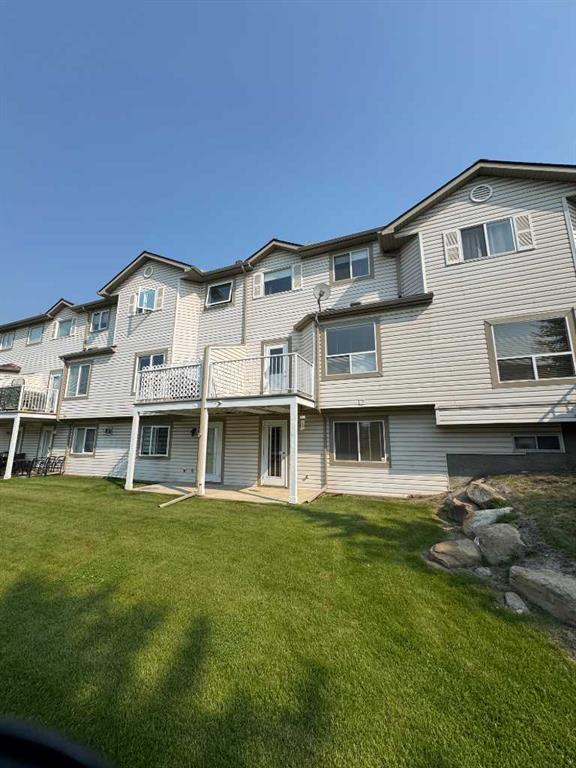 Third View of 108 Douglas Glen Park SE, Douglasdale/Glen, Calgary, Alberta, T2Z 3Z3