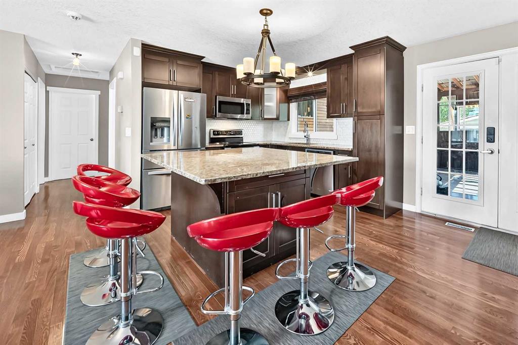 Fourth View of 1823 65 Street NE, Pineridge, Calgary, Alberta, T1Y 1N5