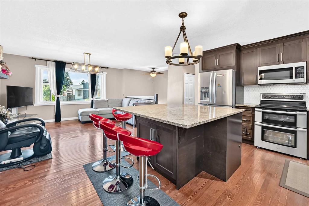 Fifth View of 1823 65 Street NE, Pineridge, Calgary, Alberta, T1Y 1N5