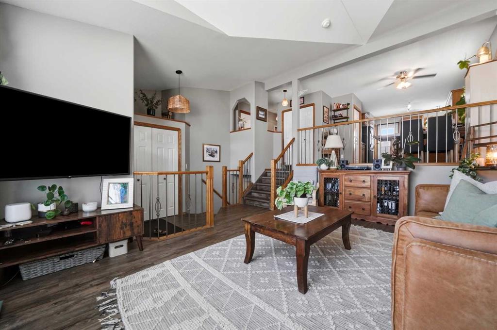 Fifth View of 23 Dubois Crescent , Devonshire, Red Deer, Alberta, T4R 3H8