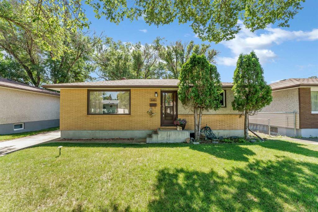 Main View of 545 16 Street NE, Northeast Crescent Heights, Medicine Hat, Alberta, T1A 5X1