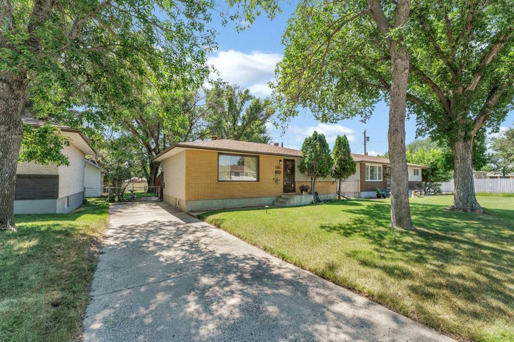 Third View of 545 16 Street NE, Northeast Crescent Heights, Medicine Hat, Alberta, T1A 5X1