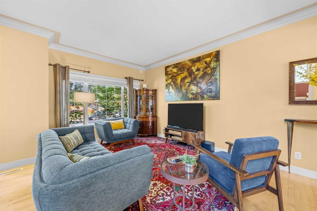 Fifth View of 301 29 Avenue NE, Tuxedo Park, Calgary, Alberta, T2E 2C4