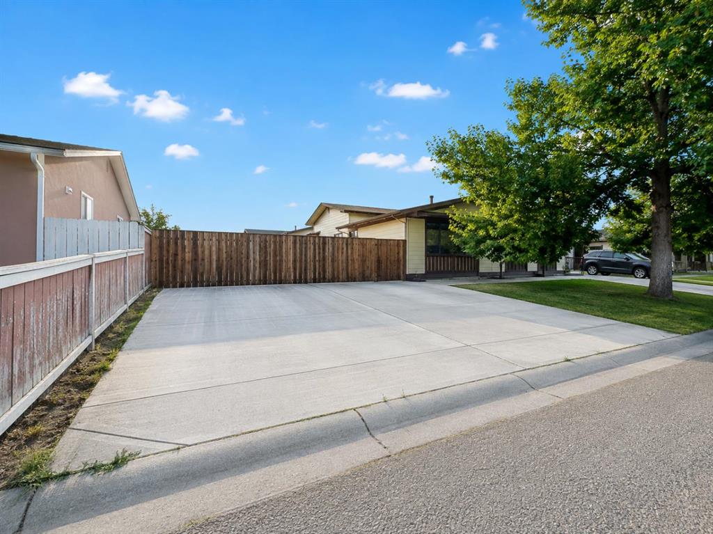 Fourth View of 88 Castleglen Way NE, Castleridge, Calgary, Alberta, T3J 1T3