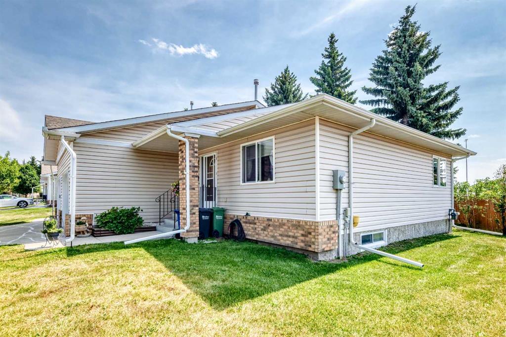 Third View of 37, 2821 Botterill Crescent , Bower, Red Deer, Alberta, T4R2E5