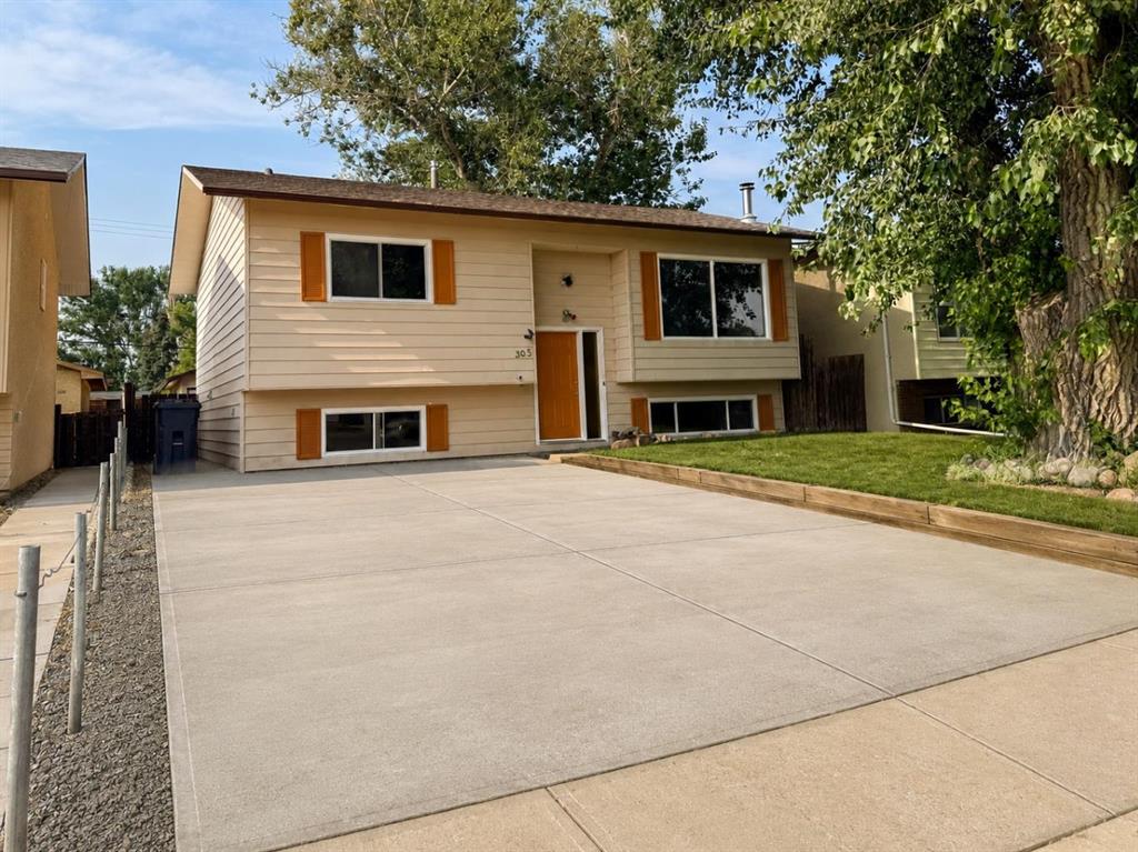 305 51 Avenue , A2333468, Alberta,