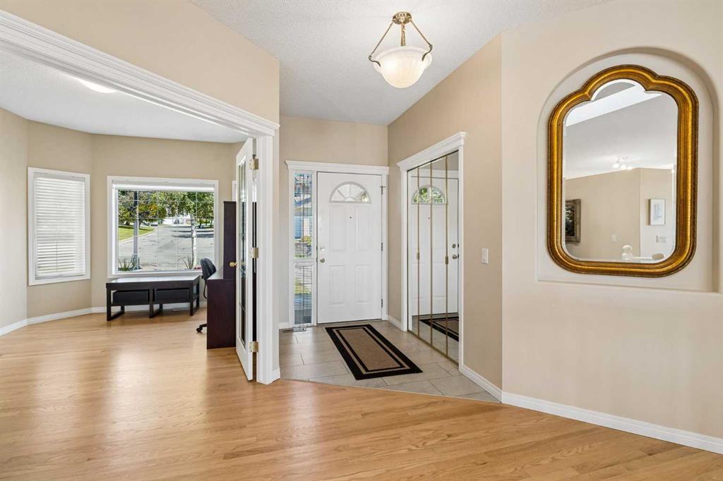 Fifth View of 42 Scimitar Circle NW, Scenic Acres, Calgary, Alberta, T3L 2C8