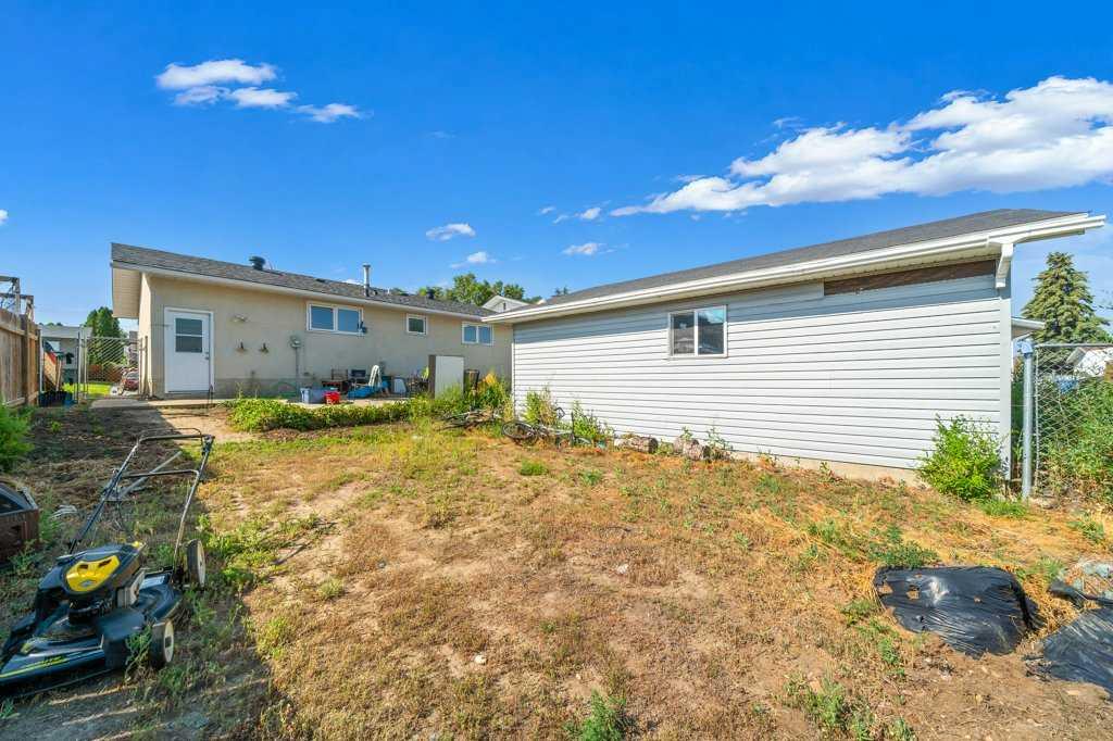 Third View of 480 Hilton Crescent  NE, Northeast Crescent Heights, Medicine Hat, Alberta, T1C1E5