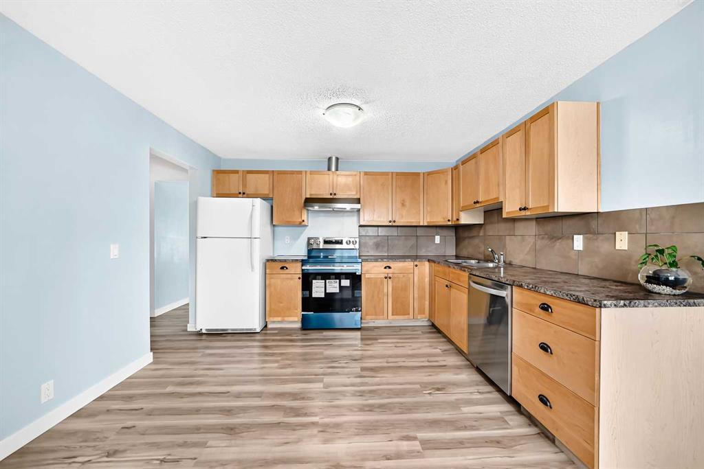 Fifth View of 32 Macewan Park Link NW, MacEwan Glen, Calgary, Alberta, T3K 3E8