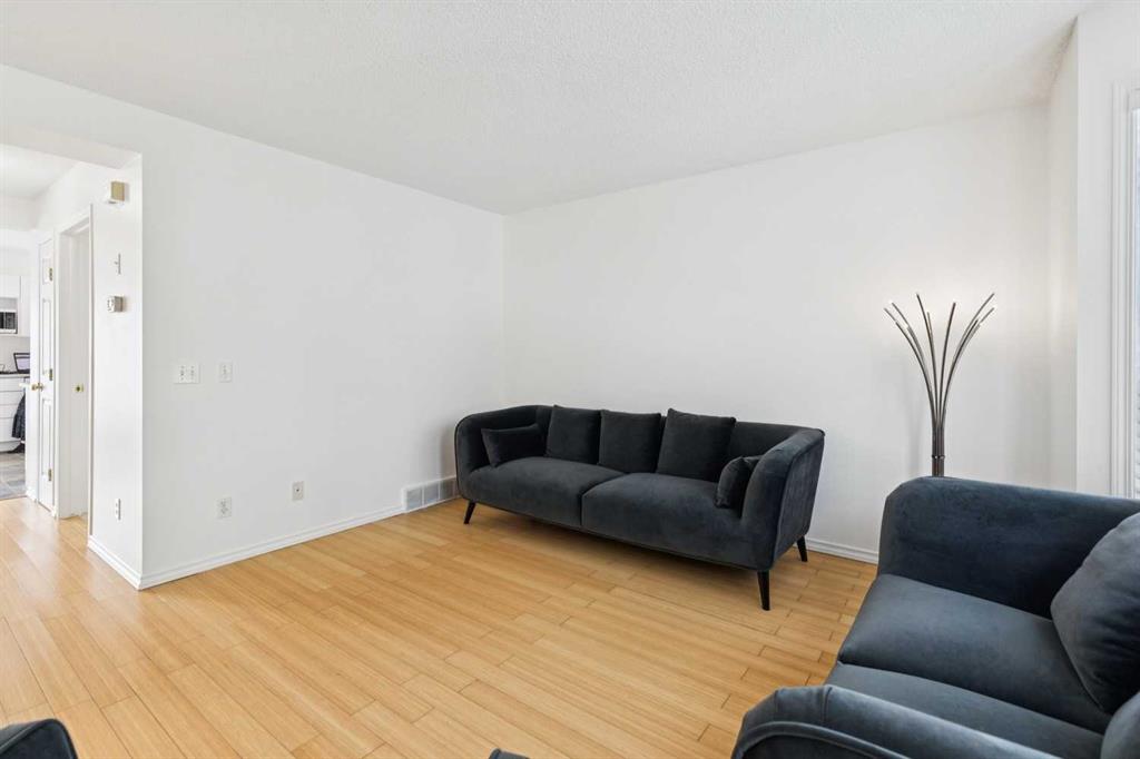 Fifth View of 25 Coville Gardens NE, Coventry Hills, Calgary, Alberta, T3K 5N8