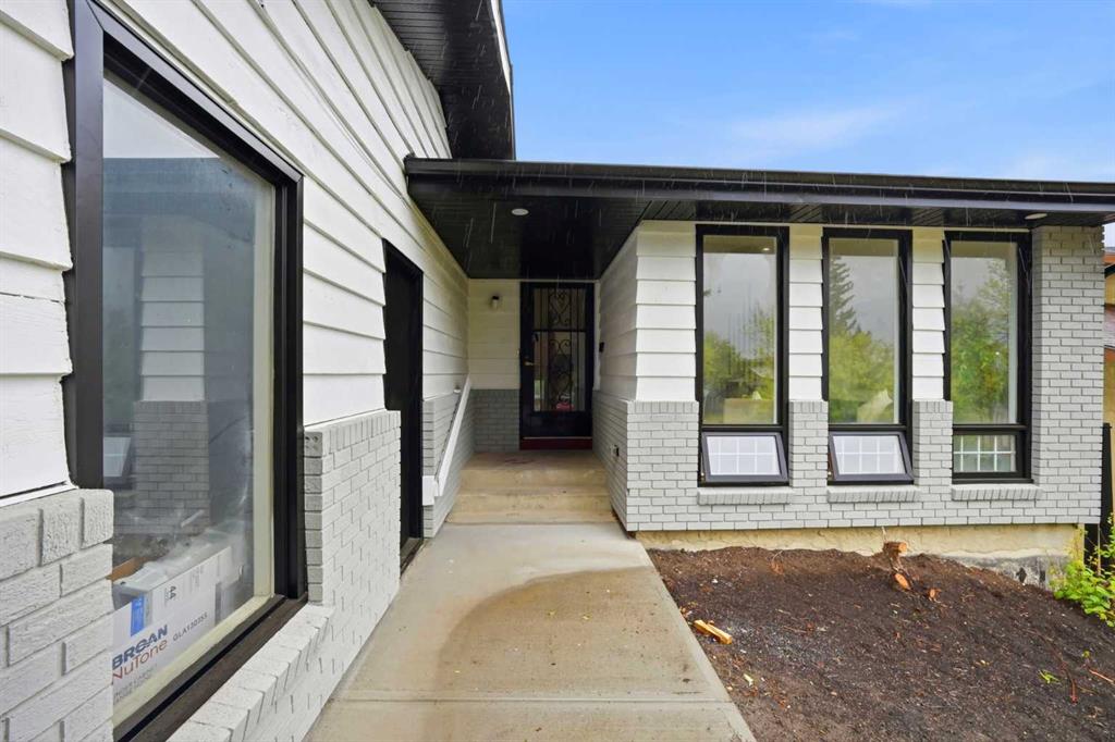 Fifth View of 300 Edgehill Drive NW, Edgemont, Calgary, Alberta, t3a2S3