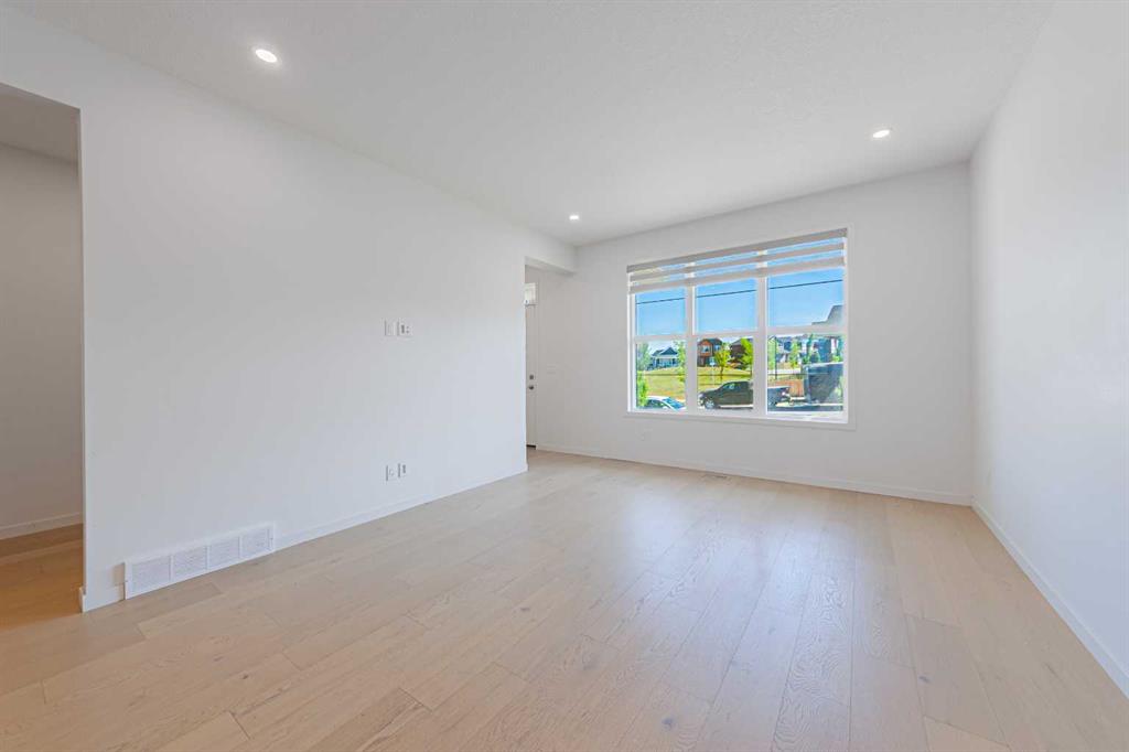 Fifth View of 186 Aquila Drive NW, Glacier Ridge, Calgary, Alberta, T3R 1Y5