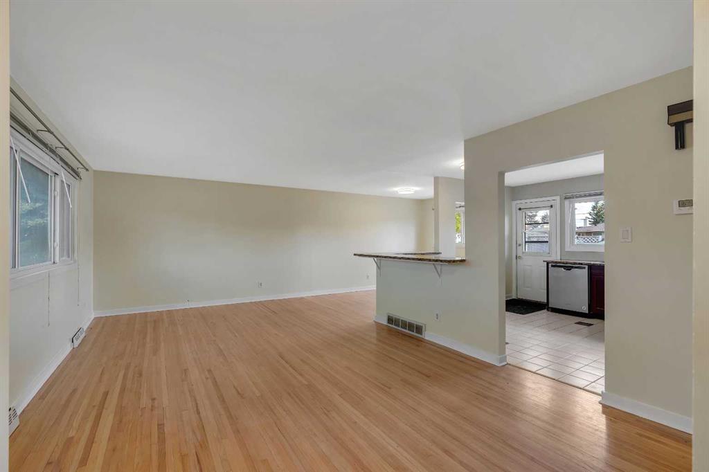 Fourth View of 8432 Elbow Drive SW, Haysboro, Calgary, Alberta, T2V 1K8