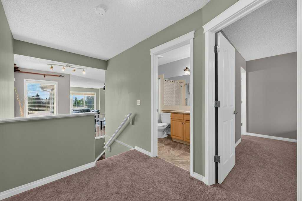Fifth View of 141 Douglas Glen Manor SE, Douglasdale/Glen, Calgary, Alberta, T2Z 3Y5
