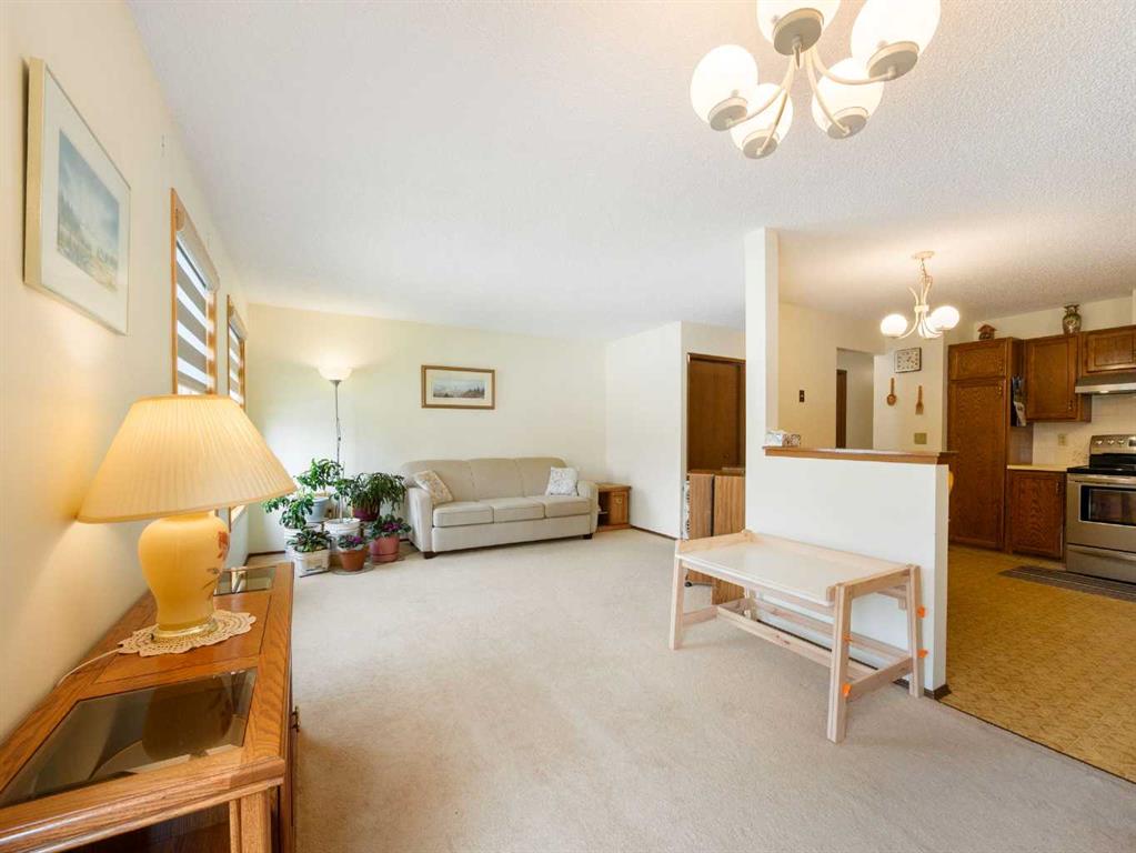 Fourth View of 1620 47 Street SW, Westgate, Calgary, Alberta, T3C 2C8