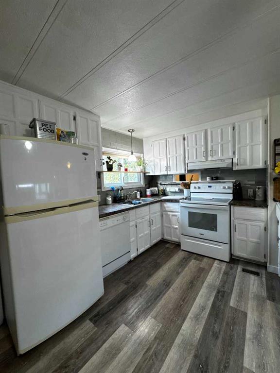 Fifth View of 63 Westwood Court  , Westwood, Innisfail, Alberta, T4G 1S2