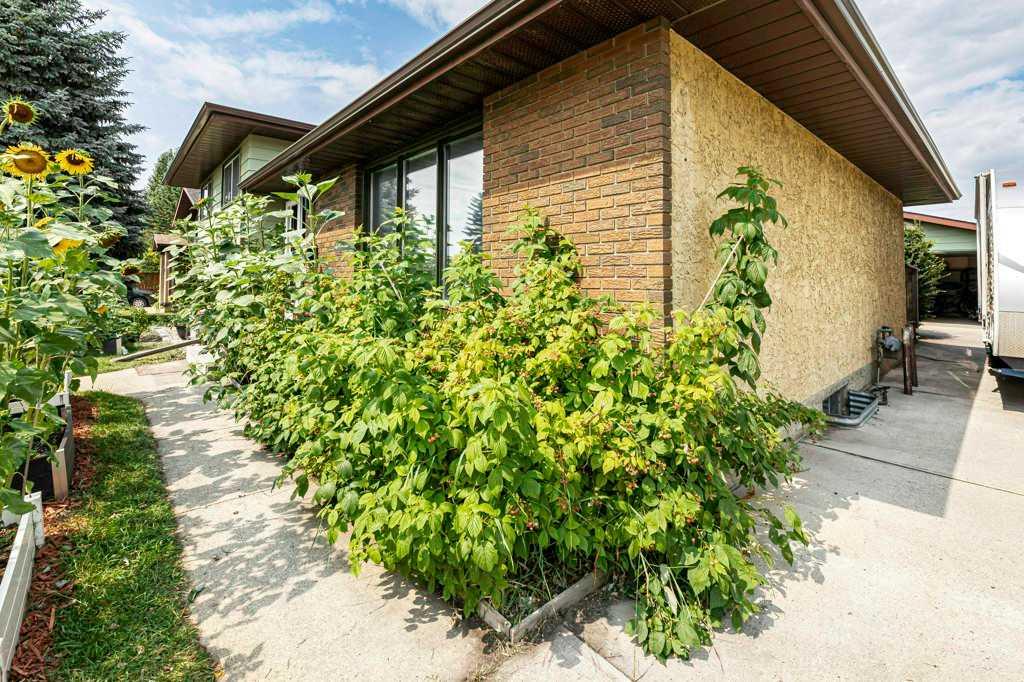 Fifth View of 65 Hart Crescent S, Highland Green Estates, Red Deer, Alberta, T4N6E5