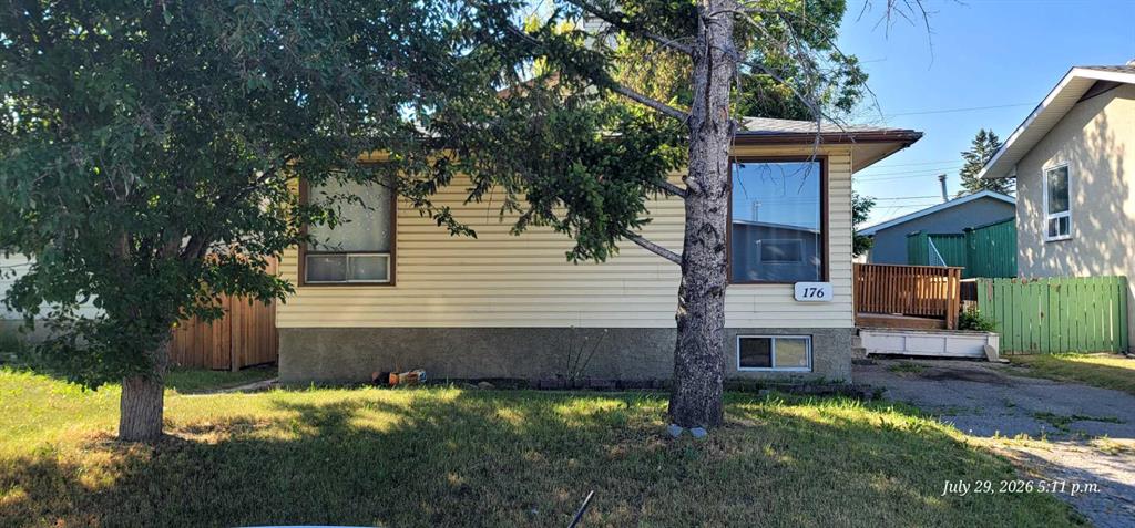 Second View of 176 Penbrooke Close SE, Penbrooke Meadows, Calgary, Alberta, T2A 3P1