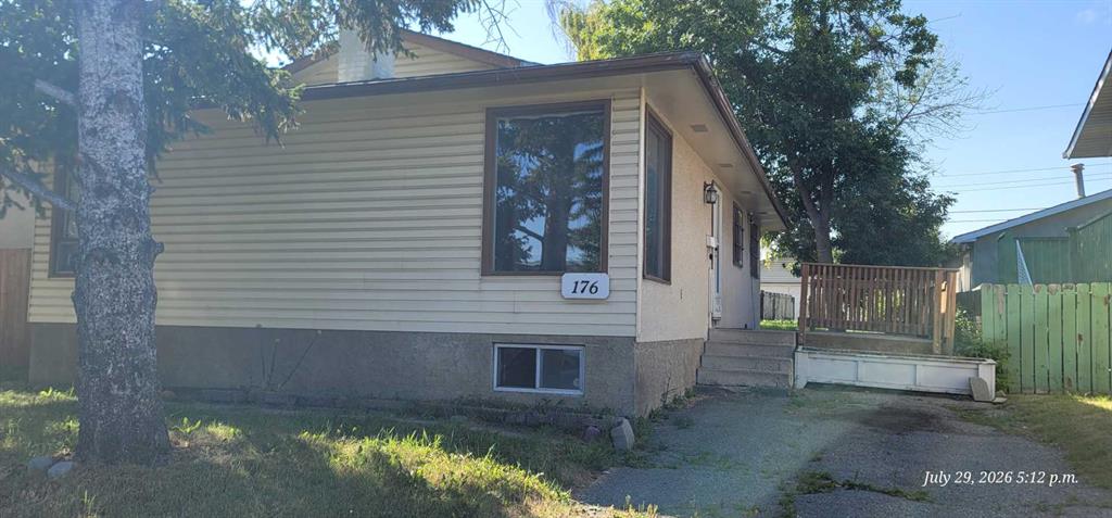 Third View of 176 Penbrooke Close SE, Penbrooke Meadows, Calgary, Alberta, T2A 3P1