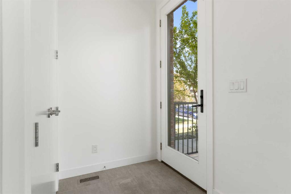 Fifth View of 2507 17 Street NW, Capitol Hill, Calgary, Alberta, T2M3S3