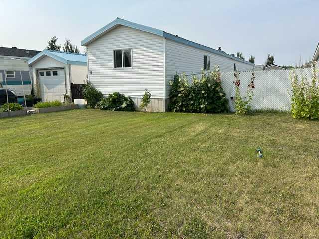 8 Meadowlake Gate E, A2334312, Alberta,