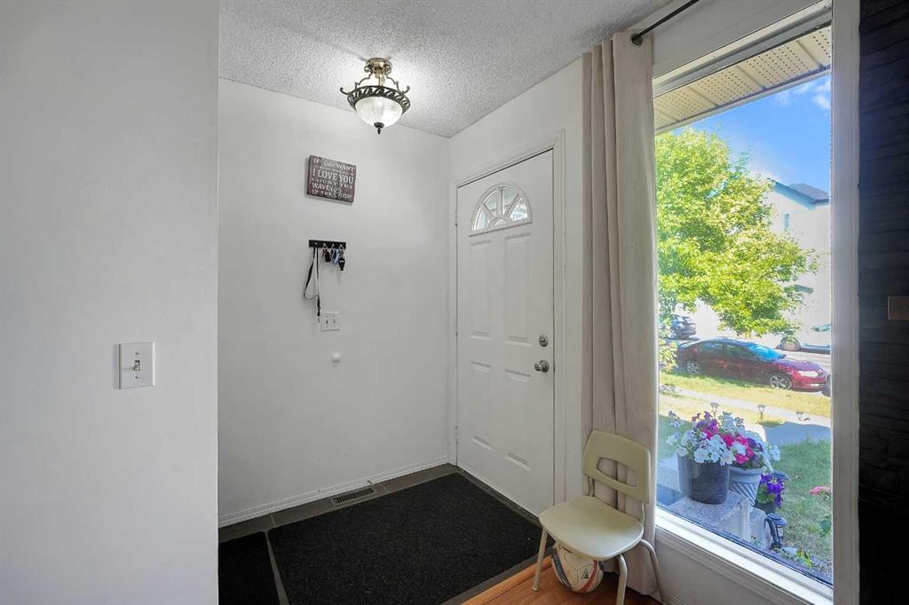 Third View of 6507 Rundlehorn Drive NE, Pineridge, Calgary, Alberta, T1Y 3T6