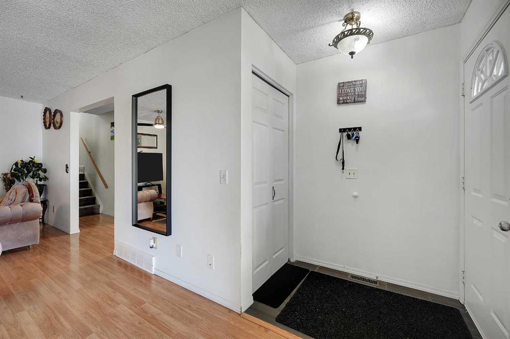 Fourth View of 6507 Rundlehorn Drive NE, Pineridge, Calgary, Alberta, T1Y 3T6