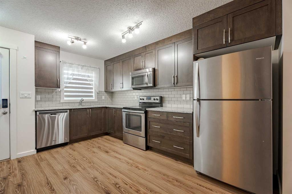202, 2400 Ravenswood View SE, A2334372, Alberta,