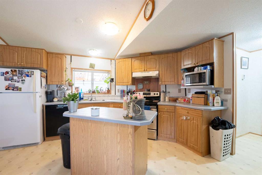 Fifth View of 94, 5301 2 Street , NONE, Coalhurst, Alberta, T0L 0V0