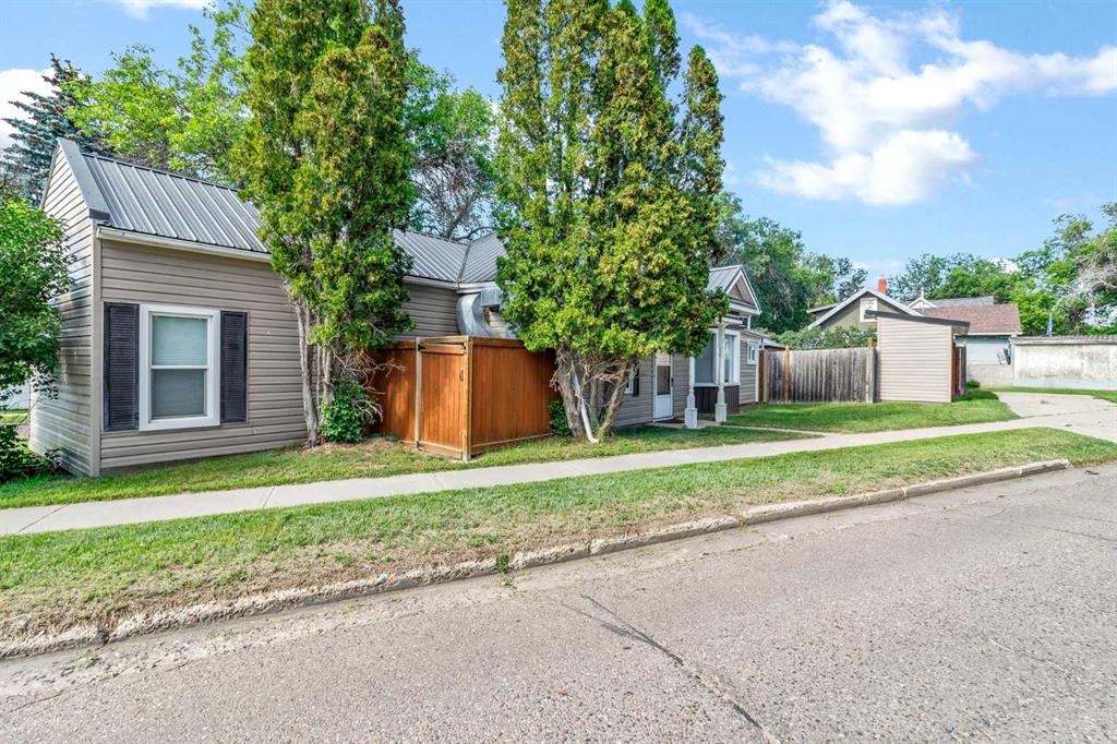 Fifth View of 212 6 Street SE, SE Hill, Medicine Hat, Alberta, T1A 1H1