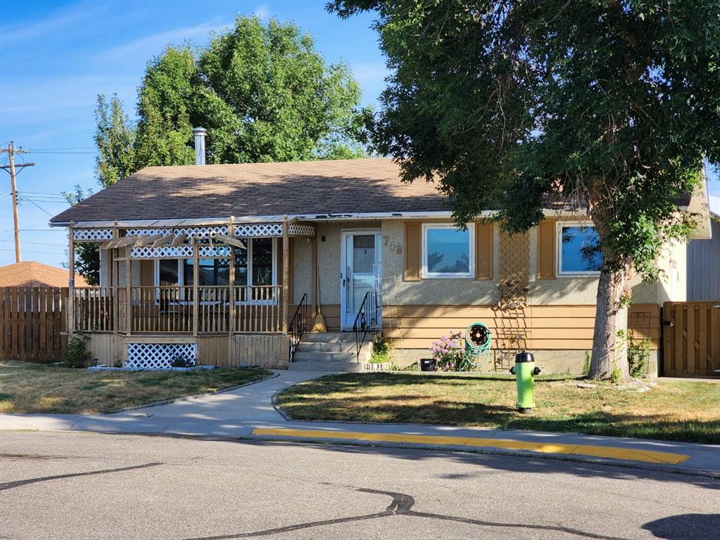 748 54 Avenue W, A2334534, Alberta,