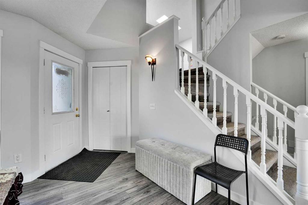Fifth View of 101 Douglas Ridge Circle SE, Douglasdale/Glen, Calgary, Alberta, T2Z 3B7